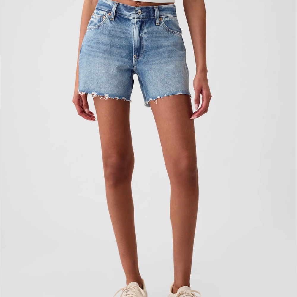 NWT Gap 4” Low Rise Denim Shorts 33reg